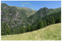 16s  non ci resta che tornare sulla strada di fondovalle, da quassù si vede bene la vallata alta dove c'è il rifugio Casera Vecchia
