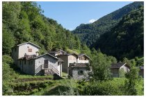 21s  di nuovo alla zona industriale di Premana, nella foto una manciata di baite alla base della val Marcia