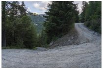 30s  qui la faccenda si fa subito dura, pendenze importanti e fondo non molto coeso, qui ci scorrazzano solo le jeep degli alpeggi e degli impianti di risalita