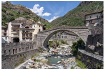 71s  l'antico ponte romano da cui prende il nome Pont Saint Martin. Un gelato per sopportare i 40 gradi....e a casa