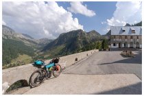 11s  il posto è davvero bello, intorno solo montagne e una paio di alpeggi in lontananza,  a oltre 2000 metri e considerato il santuario più in alto d'europa! Per maggiori informazioni cliccate   QUI