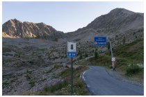 18s  alle 8 in punto raggiungo il colle della Lombarda (2350m)
