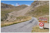 38s  la strada che sale da Jausiers, devo salire li, ma prima devo scendere un pochino