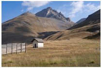 64s  chapelle de la Madeleine, pochi metri prima del passo, sopra il bec del Lièvre , 2770m