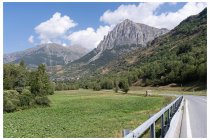70s  chiudo con questa foto scattata guardandomi indietro verso Sambuco e il turrito monte Bersaio, salito in coppia con la rocca La Meja nell'agosto del 2011, cliccate    QUI  , posti bellissimi dove vorrei tanto tornare.