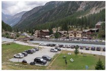 12s  la borgata di Valnontey, due anni fa il torrente si è portato via le macchine parcheggiate come oggi