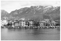 23s  Pescarenico con sopra il Resegone