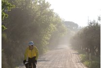 14s  ogni volta che passa una macchina (per fortuna pochissime) ci fa mangiare la polvere