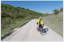 16s  a Vagliagli scendiamo fino al fondovalle e poi c'è un lungo tratto di strada bianca lungo il torrente Rigo in direzione di Radda in Chianti