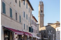 54s  pausa con un bel gelatone a Montalcino, poi via che il tempo è tiranno e ci mancano ancora 30 chilometri al campeggio.... e sono le 18