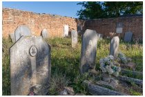 76s  un piccolo cimitero abbandonato