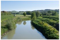 82s  tra Buonconvento e Ponte d'Arbia forse i 6 o 7 chilometri più noiosetti del percorso, non brutti è, ma proprio pianeggianti in una larga piana coltivata, ma poi si riprende a salire