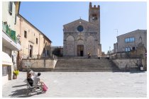 88s  facciamo una capatina fuori traccia ad Asciano per comprare un paio di panini