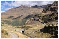 28s  ecco qui la strada in località Ponte dell'Alpe (2340m), a sinistra si scende verso Santa Caterina Valfurva, a destra si sale verso il Gavia, mancano circa 6 km e 300 metri di dislivello