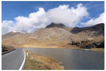 35s  il lago Bianco al passo del Gavia, quello di cui volevano prendere l'acqua per fare neve per le piste da sci
