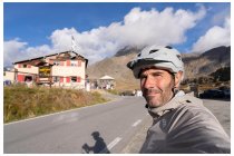 36s  un veloce autoscatto, mi vesto un pò (ci sono 9 gradi) e giù verso Temù