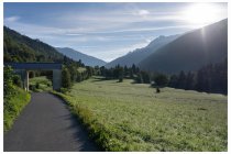 48s  Giorno 2, inizio a pedalare lungo la ciclabile del fiume Oglio in leggera discesa, verso Vezza. Mani gelate, forse dovevo portare i guanti più pesanti.... ma poi arrivo al sole e mi scaldo