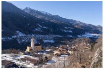 01s  Mentre Eli e Nives si divertono sulle piste da sci all'Aprica, io scendo in macchina 15 minuti verso Edolo e mi fermo a Cortenedolo, qui parcheggio e faccio un giretto a piedi. Nella foto Cortenedolo dopo 15 minuti di cammino