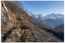 03s  parcheggio nei pressi della chiesa e inizio subito a salire per una mulattiera, poco più su finisco sulla strada asfaltata che sale da Cortenedolo verso le baite di Prada
