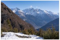 07s  verso est la conca di Edolo e in alto il gruppo dell'Adamello, la cima più alta non si vede in questa foto, è oltre la cresta che si vede nel mezzo, per la relazione di quella bellissima salita cliccate  QUI