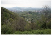 01s  Nuovo giretto in bici nella bergamasca, non molto lungo perchè non potevo partire presto, e poi la giornata è un pò grigetta.... non vale nemmeno la pena spostarsi troppo.... Ho lasciato la macchina ad Almenno Ssn Salvatore, nei pressi del fiume Brembo, prima tappa di giornata la località Roncola....