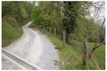 08s  tra Costa e Rota c'è un tratto di strada sterrata che evita una discesa+ salita asfaltata, lo percorsi la prima volta facendo un bel giro del Resegone nel febbraio del 2022, clicca  QUI