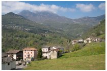 12s  la borgata di Locatello e in alto il Resegone