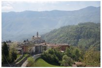 13s  Corna Imagna, sullo sfondo le antenne del passo di Valcava, clicca   QUI