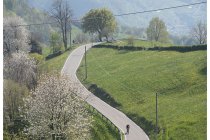 22s  8 chilometri di discesa per perdere 700 metri di dislivello e raggiungere Zogno in val Brembana