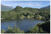 06s  dopo aver costeggiato il lago Sirio, forse il principale (di cui però non ho fatto una foto decente) , raggiungo il lago Pistono, sovrastato dal castello di Montalto