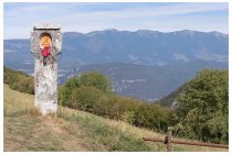 14s  oltre la valle dell'Adige il luungo monte Baldo, anche li ho fatto un bellissimo giro nel 2024 (clicca   QUI  )
