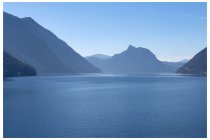 22s  uno sguardo alle spalle, nel centro il monte San Salvatore, sopra Lugano