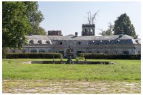 17s  rientriamo nel parco, ci fermiamo a fare un pic nic, poi puntiamo al lgo Grande. Quesa in foto è la "Villa Dei Laghi", in stato un pò decadente.... Purtroppo mi rendo conto ora che mi sono scordato di fotografare il lago....