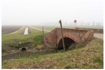 14s  il panorama è un pò tutto uguale, canaletti, canali, campi arati, stradine bianche, tutto cosparso di nebbia fredda
