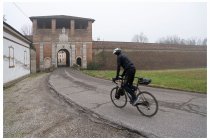 15s  dopo circa 70 km, alle 14e30 raggiungiamo Sabbioneta. Nel 2008, insieme a Mantova è diventata patrimonio UNESCO dell'umanità. Per ogni informazione cliccate  QUI