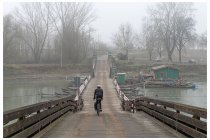 24s  il ponte di barche sull'Oglio in località Torre d'Oglio, a 1 chilometro dall'immissione di quest'ultimo nel Po