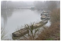 26s  chiatte e il ponte di barche sullo sfondo