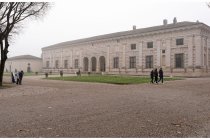 34s  e qui una manciata di foto scattate in centro a Mantova, anche se nebbia e colori spenti non la valorizzano....