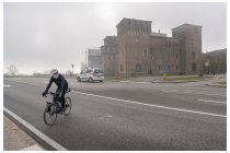 43s  con il passaggio dal Castello di San Giorgio termina la nostra veloce e gelida visita a Mantova. Un tè al bar non ha fatto nulla per le mie mani e soprattutto per i piedi, due blocchi di ghiaccio. Da qui seguiamo le piste ciclabile lungo il lago in direzione nord, lungo la ciclovia del sole che ci condurrà fino al lago di Garda