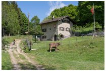 21s  la vecchia dogana svizzera, ora baita privata, questo era un posto molto molto battuto dai contrabbandieri