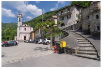 25s  Cabbio, qui torno sulla strada principale che mi riporta a Morbio, Vaccallo e Maslianico. Da qui sono partito a piedi con Nives nello zaino quando non aveva nemmeno un anno per raggiungere il poncione di Cabbio e il rifugio Prabello, clicca   QUI