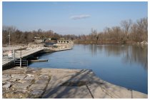 17s  poco distante da Spino parte delle acque del fiume Adda vengono canalizzate per creare il canale Vacchelli.  Costruito nel 1897  è lungo 35 chilometri e irriga la campagna cremonese, si divide in due e termina nel canale Cremonese e alle    Tombe Morte  . Nella foto le opere per la deviazione delle acque