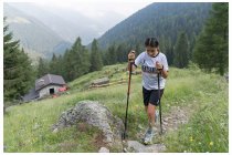 01s  Giretto in montagna con Nives, per sfuggire un pochino al caldo partiamo già "altini" dai 1450 metri di Pescegallo, in alta val Gerola (orobie valtellinesi)  Lasciata la macchina nel grande parcheggio saliamo in direzione del lago di Pescegallo