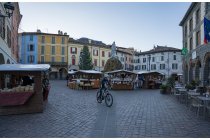 06s  A Iseo, mercatini di Natale quasi pronti per aprire