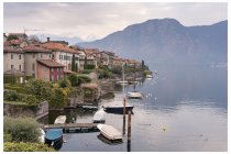 04s  pedaliamo "veloci" lungo il lago verso Menaggio, in giro per lo più turisti stranieri