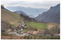 13s  in basso Dasio, sullo sfondo in alto i monti Crocione, Tremezzo e Galbiga innevati