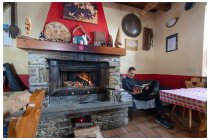 21s  entriamo per mangiare qualcosina al caldo