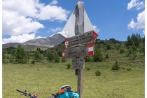 19s  passo del Gallo, 2280 metri. Qui entriamo in terra elvetica