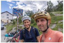 22s  2 km di asfalto per 160 metri di dislivello e raggiungiamo il passo del Forno (o del Fuorn),  di qui ero già passato in bici con Eli, il terzo giorno della nostra fantastica cavalcata lungo le alpi da casa a Trieste, clicca  QUI