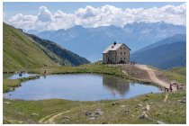 69s  la vecchia Pforzheimer hutte, museo dal 2015,   150 metri più a destra c'è la Sesvenna hutte, fresca fresca di restyling